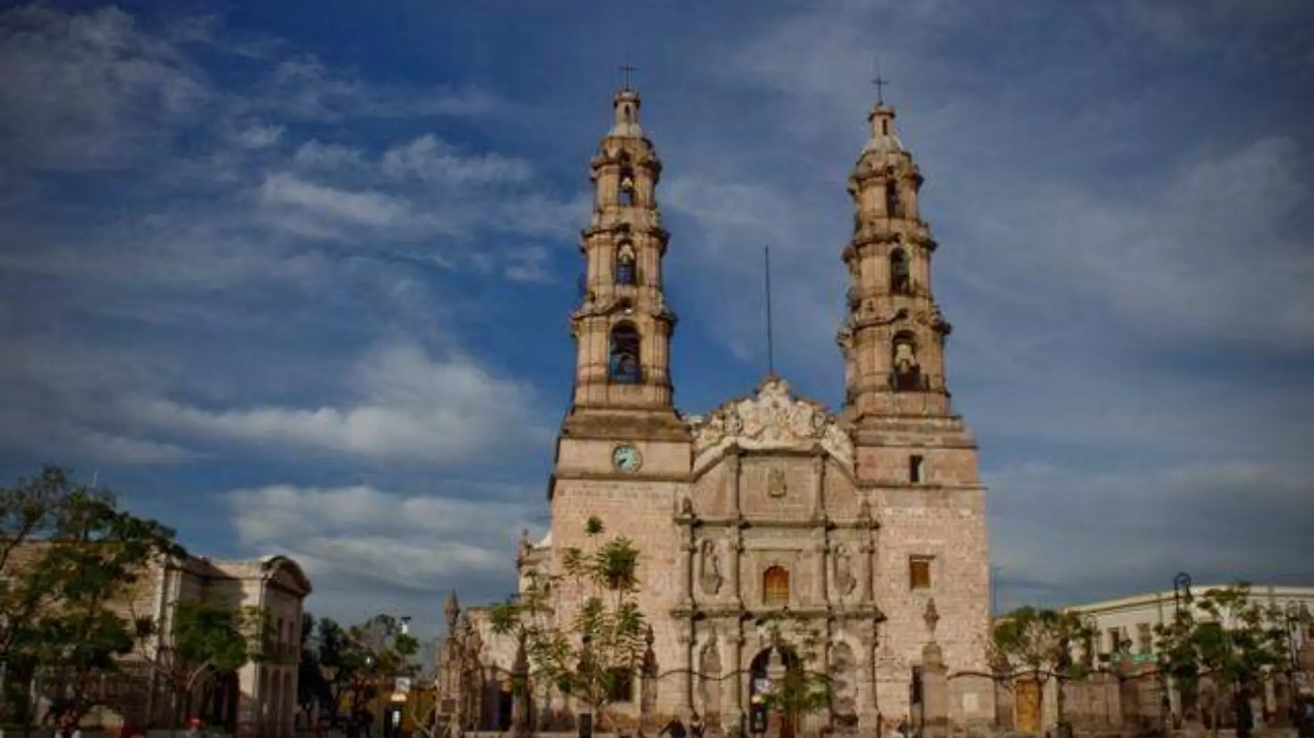 1-1-La Catedral Basílica. FOTO FelipeMCM Wikimedia Commons